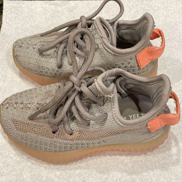 fake yeezy 700 inertia